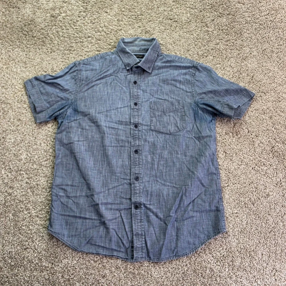 Banana Republic button pointed